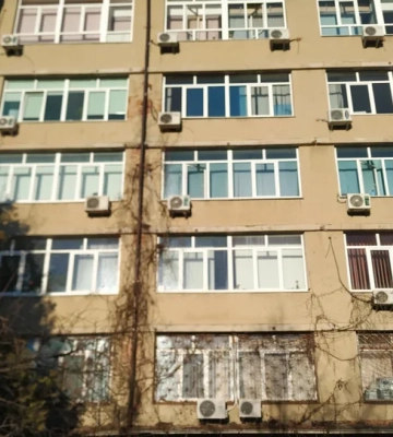 У центрі Івано-Франківська продають інститут з автами і майном. Стартують з $37 за квадрат