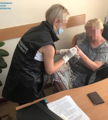 Хабарництво: прокуратура вимагає позбавлення волі для ексочільниці Служби у справах дітей Хмельницької ОДА