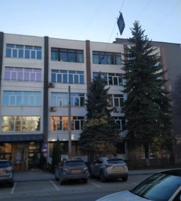 У центрі Івано-Франківська продають інститут з автами і майном. Стартують з $37 за квадрат