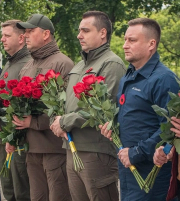 В Днепре почтили память погибших в День памяти и победы над нацизмом во Второй мировой войне