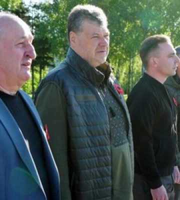 У День пам’яті та перемоги над нацизмом у Другій світовій у Житомирі вшанували полеглих у двох війнах