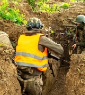 Закарпатські нацгвардійці відпрацьовують штурм і зачистку ворожих окопів