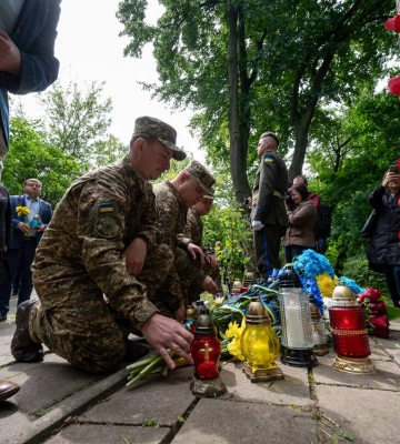 Во Львове на месте лагеря для военнопленных почтили память погибших во Второй мировой войне