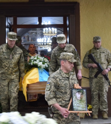Берегівська громада попрощалася з Олегом Бецою, який загинув у бою з окупантами