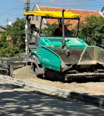 У Дніпрі комплексно ремонтують вул. Мільмана. Роблять нову дорогу, тротуари, бордюри