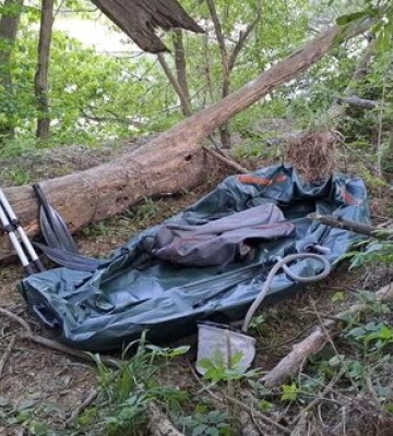 На березі Тиси з човном та помпою: на Закарпатті затримали 7 чоловіків, які намагалися через річку потрапити в Угорщину