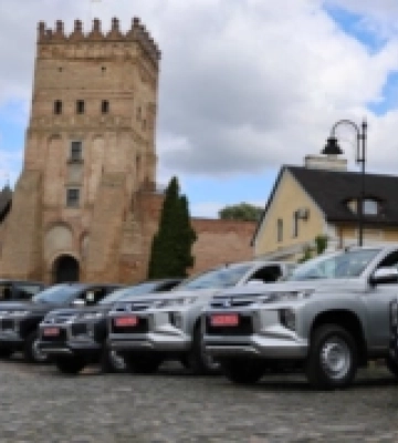 За кошти з бюджету Луцької громади на фронт закупили девʼять пікапів