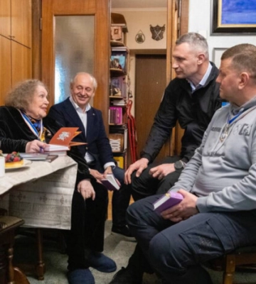 Ліна Костенко виявилася фанаткою Залужного 