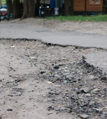 У парку Жовтневому в Чернівцях планують відремонтувати частину доріжок