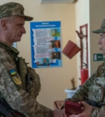 Головнокомандувач ЗСУ вручив державну нагороду воїну з Миколаєва