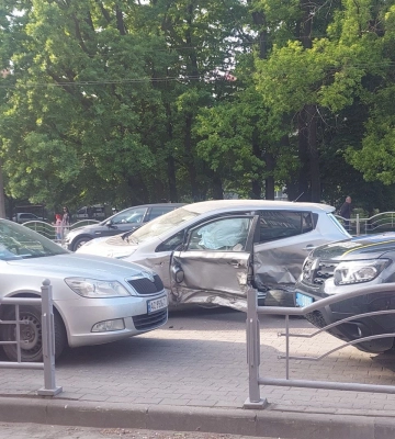 Попередньо, є постраждалі: у Луцьку на проспекті Перемоги - аварія