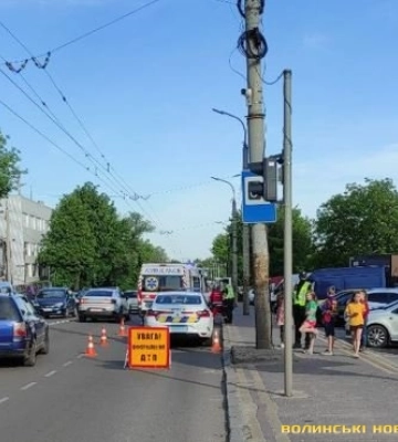 ДТП у Луцьку: 16-річну дівчину госпіталізували (ФОТО)