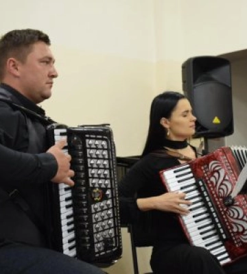 Золтан Бабяк, міський голова міста Берегова, висловлює щиру подяку почесній жительці Ользі Берегсасі!