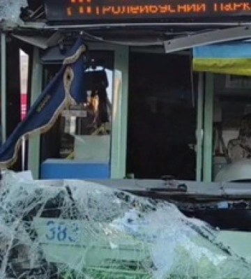 В Черкассах в ДТП попали авто, троллейбус и пожарные, многие пострадали. Фото