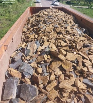 Патрульні поліцейські виявили водія, який перевозив андезит, із невідповідностями у документах