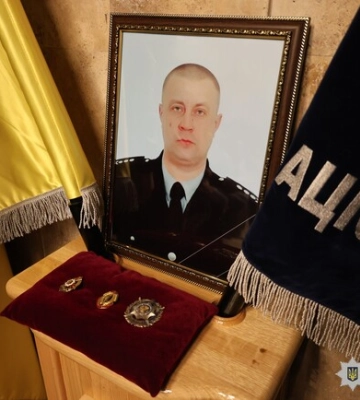 В Харькове попрощались с полицейским, получившим ранение во время обстрела Харькова