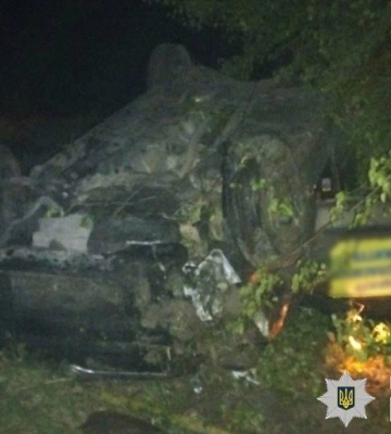 На Полтавщині п’яний водій виїхав за межі дороги та перевернувся: двох пасажирів забрала швидка