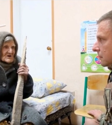 Йшла весь день без їжі та води. 98-річна жінка втекла з окупованої території (відео)