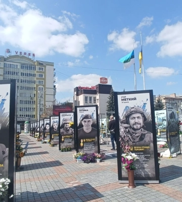 До Великодня у центрі Рівного оновлять усі портрети героїв