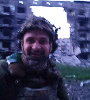 Украинский кинорежиссер и политзаключенный Олег Сенцов в Часовом Яру: &quot;Тримаємо Часiк&quot;