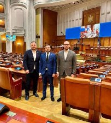 Народні депутати Павло Сушко та Олексій Леонов із Комітету з питань гуманітарної та інформаційної політики відвідали Румунію з метою перевірки умов перебування евакуйованих з України дітей