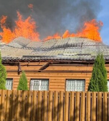 Війська РФ зранку обстріляли Нікополь: 2 людини загинули, ще дві - поранено. ФОТОрепортаж