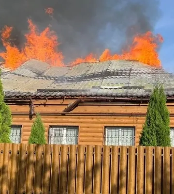 Росіяни зранку вдарили по Нікополю, де вбили та поранили людей. В ОВА показали фото наслідків