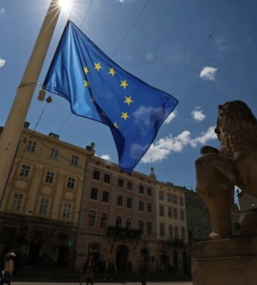 До Дня Європи  у центрі Львова підняли прапор ЄС