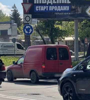 З дев’ятого травня на перехресті Довженка-Дорошенка — нова схема руху (ФОТО)