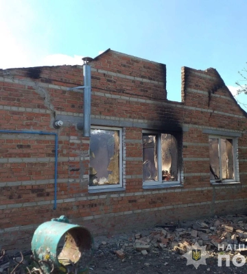 Пошкоджено школу, будинки: поліція показала наслідки обстрілів Сумщини