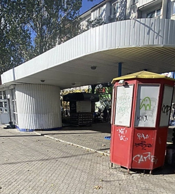 У Миколаєві відмовили підприємцям у продовженні дозволу на розміщення 220 пересувних споруд, бо ті стали стаціонарними