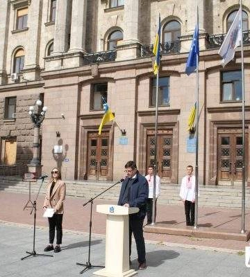 До Дня Європи: у Миколаєві урочисто підняли прапор Євросоюзу