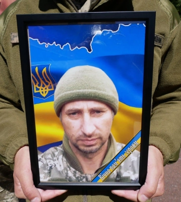 Роменська громада провела в останню путь героя Івана Солопченка