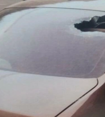 Погрожував людям ножем та сокирою та пошкодив чуже авто: поліція затримала агресивного одесита
