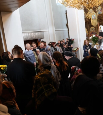 «Люди не стримували сліз, адже хоронити захисників надзвичайно боляче»: Луцька громада попрощалась зі своїми Героями