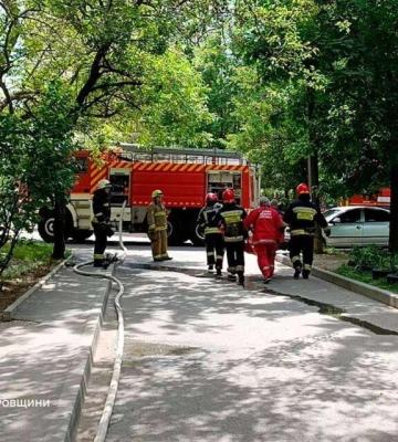 У Дніпрі на Тополі-3 з палаючої квартири врятували жінку