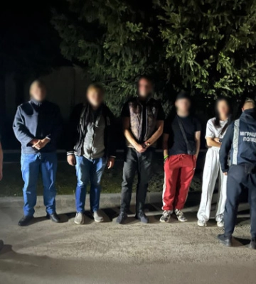 На Одещині жінка зі спільниками за $4000 допомагала чоловікам незаконно перетинати кордон