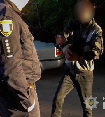 У Сумах чоловік поцупив сумку в пенсіонера