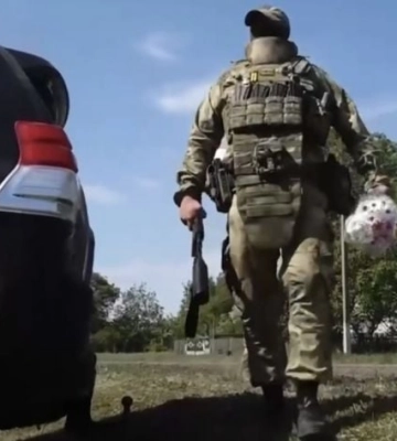 Пародии терминаторов  навестили бабушку под Мелитополем - бабушка не растерялась (видео)