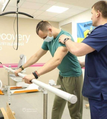 Врятував пів тисячі захисників країни, а сам має 5 поранень: історія медика евакуації, який проходить реабілітацію у Дніпрі