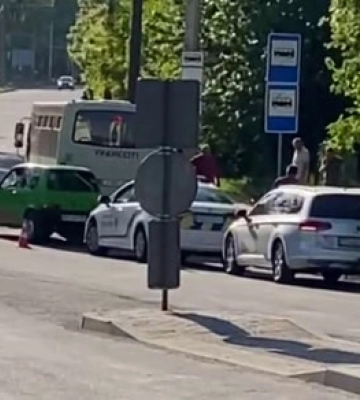 У Луцьку на Володимирській – аварія за участі маршрутки (відео)