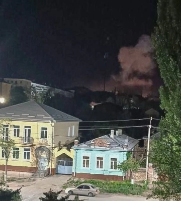 У Маріуполі пролунав вибух: у центрі окупованого міста піднявся дим. Фото
