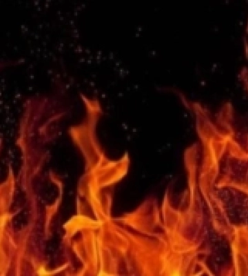 На Волині горіла господарська будівля: пожежу гасили три бригади пожежників