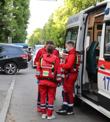 У Черкасах внаслідок зіткнення тролейбусу та пожежної машини постраждали жінка та дівчина (ФОТО)