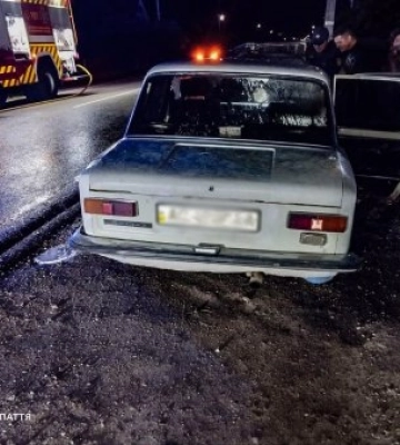 На Ужгородщині вночі рятувальники гасили автомобіль