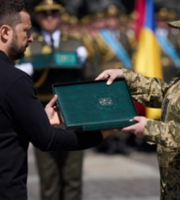 Бойова медикиня з Волині отримала від президента відзнаку «Хрест бойових заслуг»