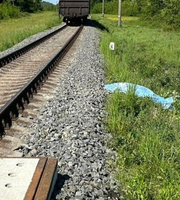 Помер на місці: на Львівщині тепловоз збив велосипедиста