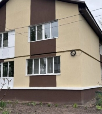 У селі Мироцьке на Київщині відновили зруйнований росіянами двоповерховий будинок