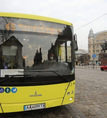 У Львові відновлять на місяць курсування автобусів до торгово-розважального центру
