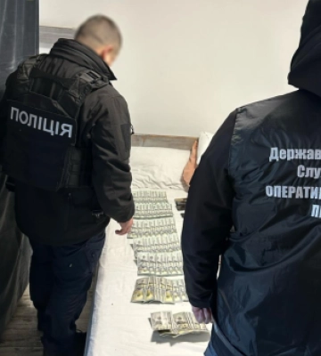 Організація незаконного перетину держкордону за 8 000 доларів США – на Закарпатті судитимуть чоловіка